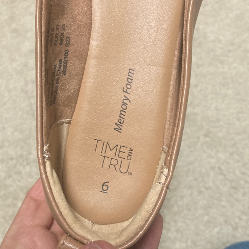 Time and Tru Women's Tan Flats - Picture 3 of 10